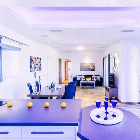 Villa Quality Brand Villas: Luxurious 6br Monaco With Infinity Pool In *