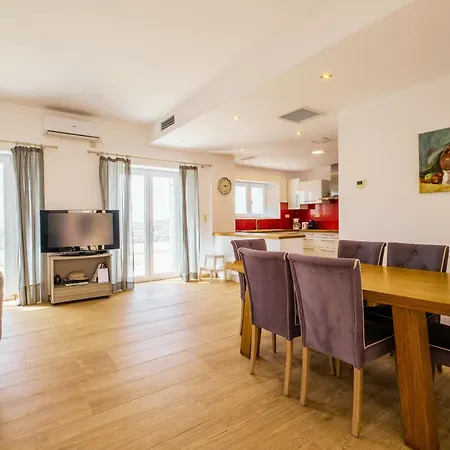 Villa Quality Brand Villas: Luxurious 6br Monaco With Infinity Pool In