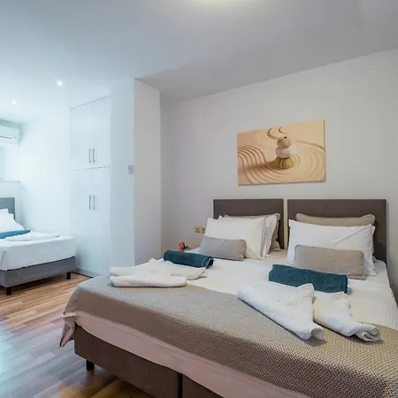 Villa Quality Brand Villas: Luxurious 6br Monaco With Infinity Pool In *