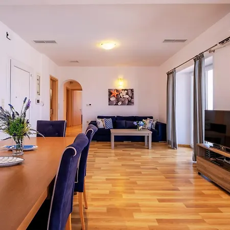 Quality Brand Villas: Luxurious 6br Monaco With Infinity Pool In * Parikia (Paros)