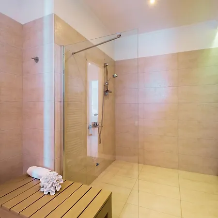 Quality Brand Villas: Luxurious 6br Monaco With Infinity Pool In Villa *